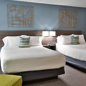 Deluxe Queen Suite